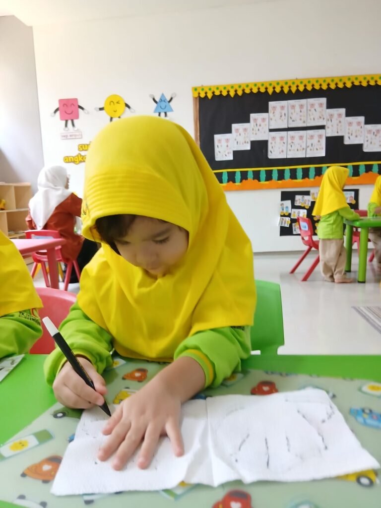 Suasana belajar bersama di SD Islam Al Haamidiyah Jagakarsa